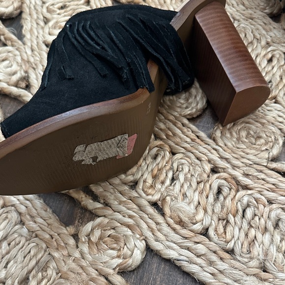 Gianni Bini Black Fringe Mule Sandals Size 8 | Boho Slide Heels - Picture 5 of 5